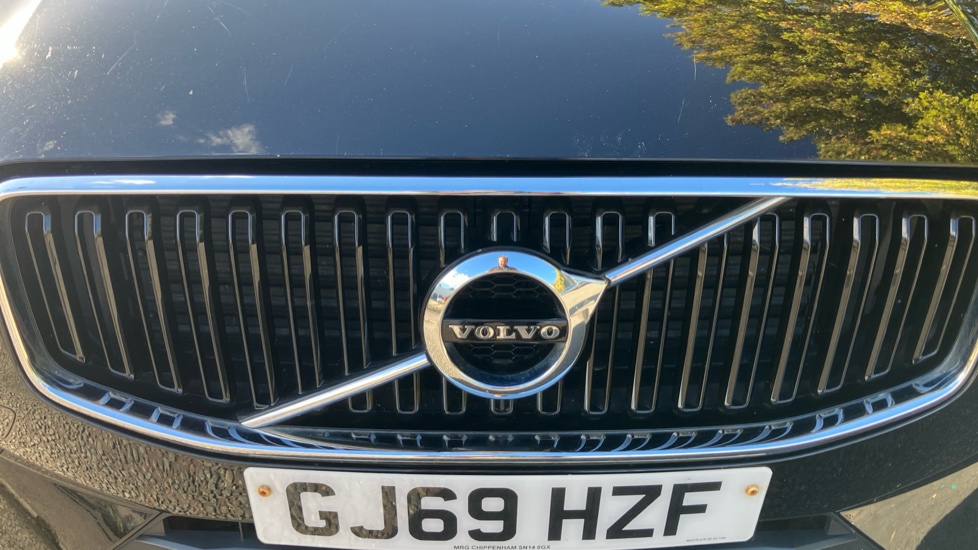 Volvo XC60 2.0 B4D Momentum Pro 5dr AWD Geartronic Diesel Estate - Image 47