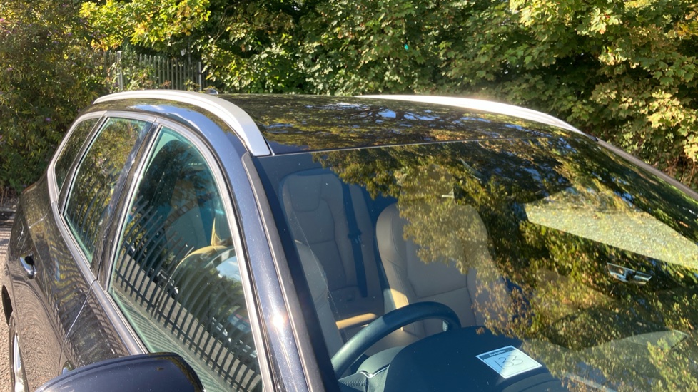 Volvo XC60 2.0 B4D Momentum Pro 5dr AWD Geartronic Diesel Estate - Image 53