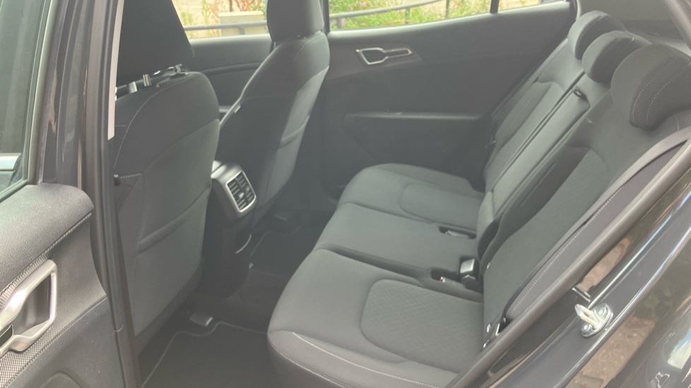 Kia Sportage 1.6T GDi ISG 2 5dr Petrol Estate - Image 16