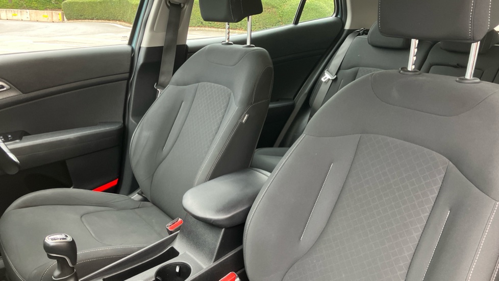 Kia Sportage 1.6T GDi ISG 2 5dr Petrol Estate - Image 46