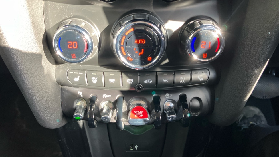MINI Hatchback 1.5 Cooper Exclusive II 3dr Auto Petrol Hatchback - Image 30