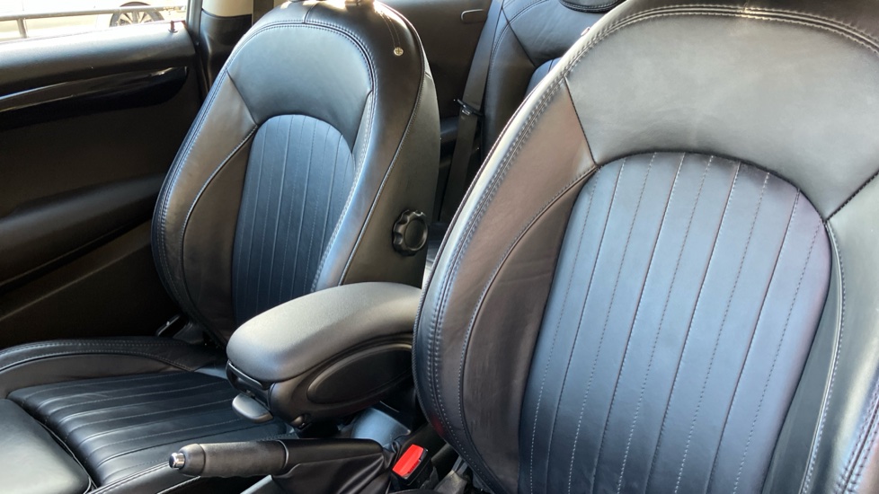 MINI Hatchback 1.5 Cooper Exclusive II 3dr Auto Petrol Hatchback - Image 45