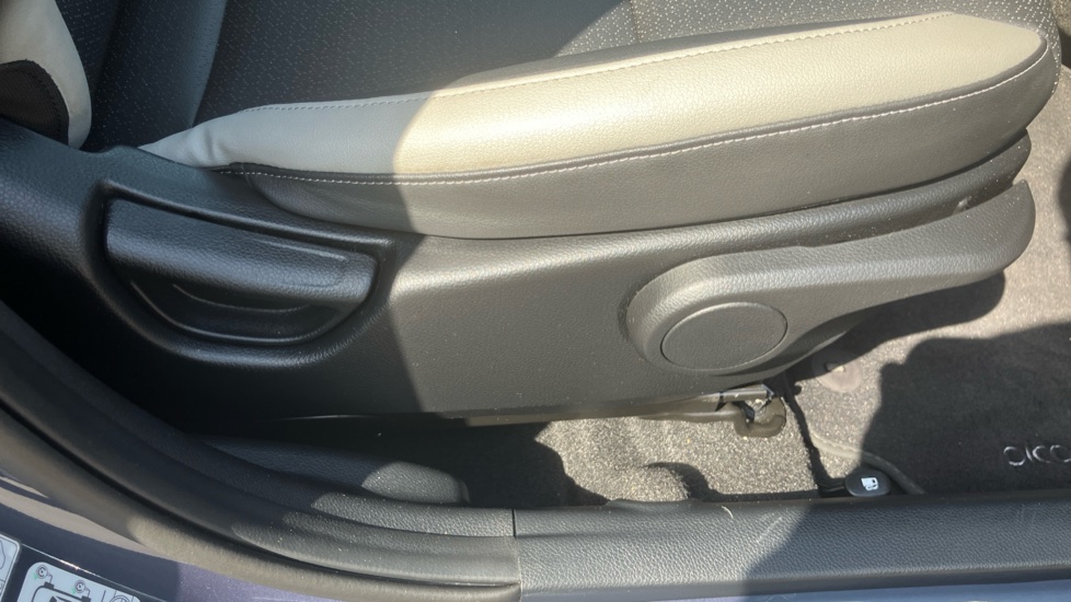Kia Picanto 1.0 3 5dr Auto Petrol Hatchback - Image 47