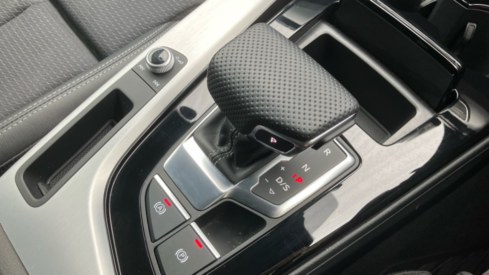 Audi A4 40 TDI 204 Quattro S Line 5dr S Tronic Diesel Estate - Image 32