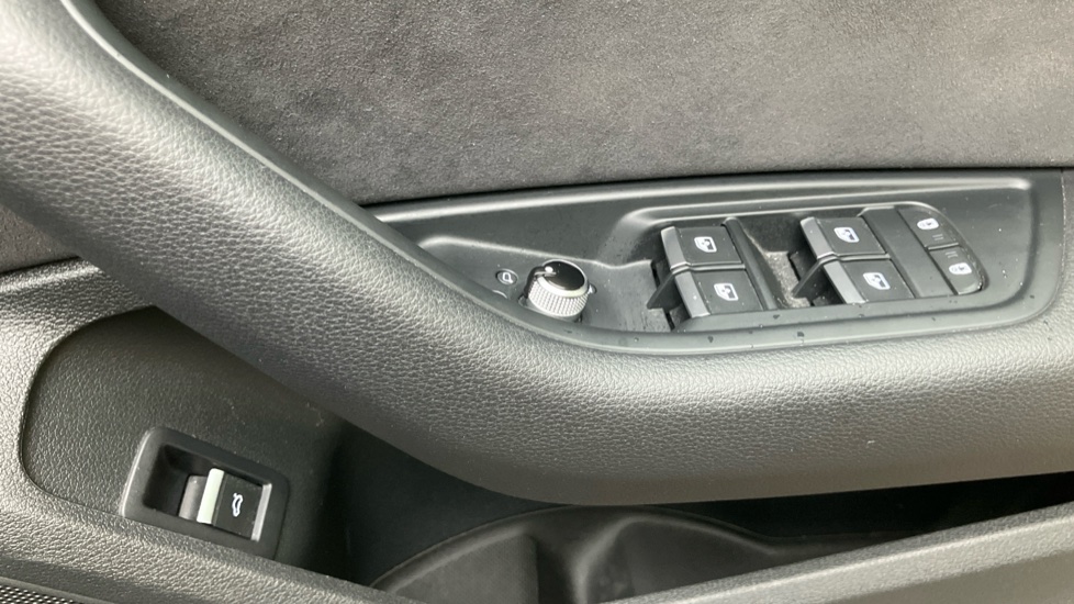 Audi A4 40 TDI 204 Quattro S Line 5dr S Tronic Diesel Estate - Image 39
