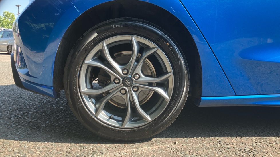 Ford Focus 1.0 EcoBoost 125 ST-Line Edition 5dr Auto Petrol Hatchback - Image 7