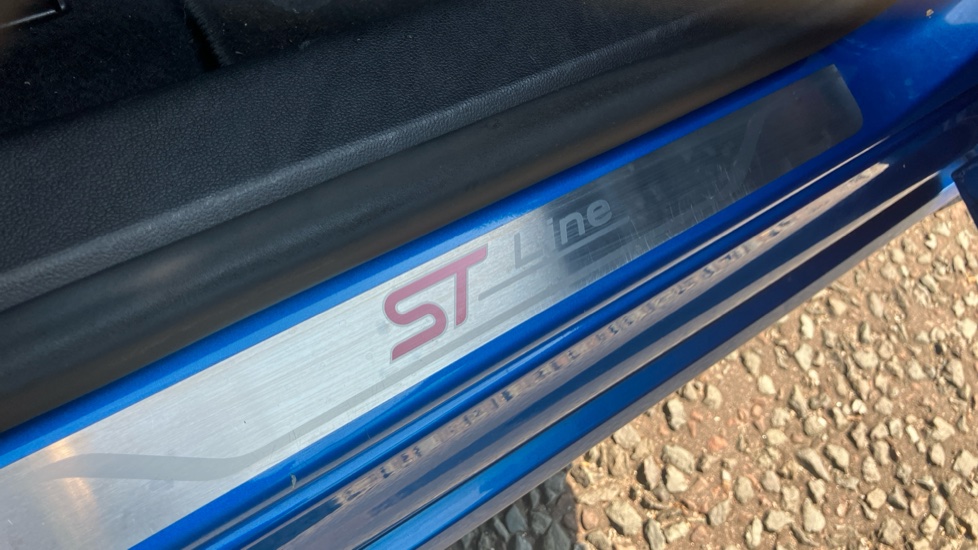 Ford Focus 1.0 EcoBoost 125 ST-Line Edition 5dr Auto Petrol Hatchback - Image 42