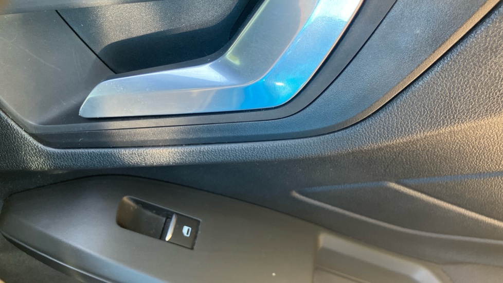 Ford Focus 1.0 EcoBoost 125 ST-Line Edition 5dr Auto Petrol Hatchback - Image 43