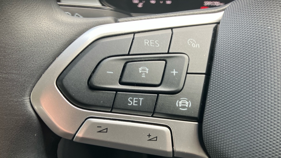 Volkswagen T-Roc 1.0 TSI Life 5dr Petrol Hatchback - Image 22