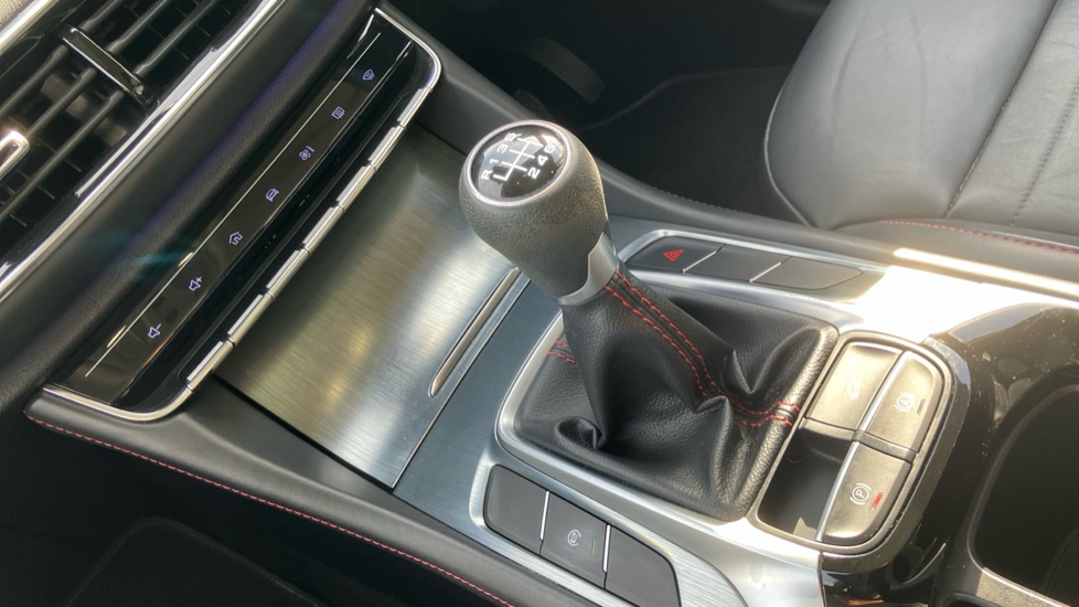 MG HS 1.5 T-GDI Exclusive 5dr Petrol Hatchback - Image 13