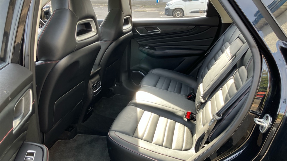 MG HS 1.5 T-GDI Exclusive 5dr Petrol Hatchback - Image 16