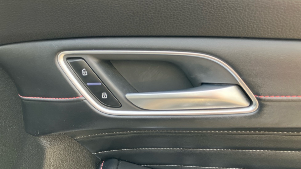 MG HS 1.5 T-GDI Exclusive 5dr Petrol Hatchback - Image 44