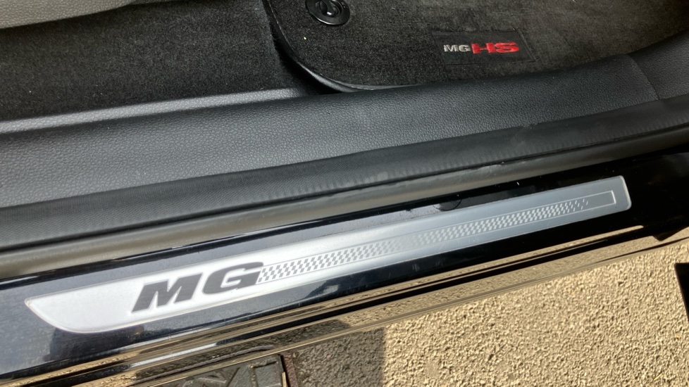 MG HS 1.5 T-GDI Exclusive 5dr Petrol Hatchback - Image 48