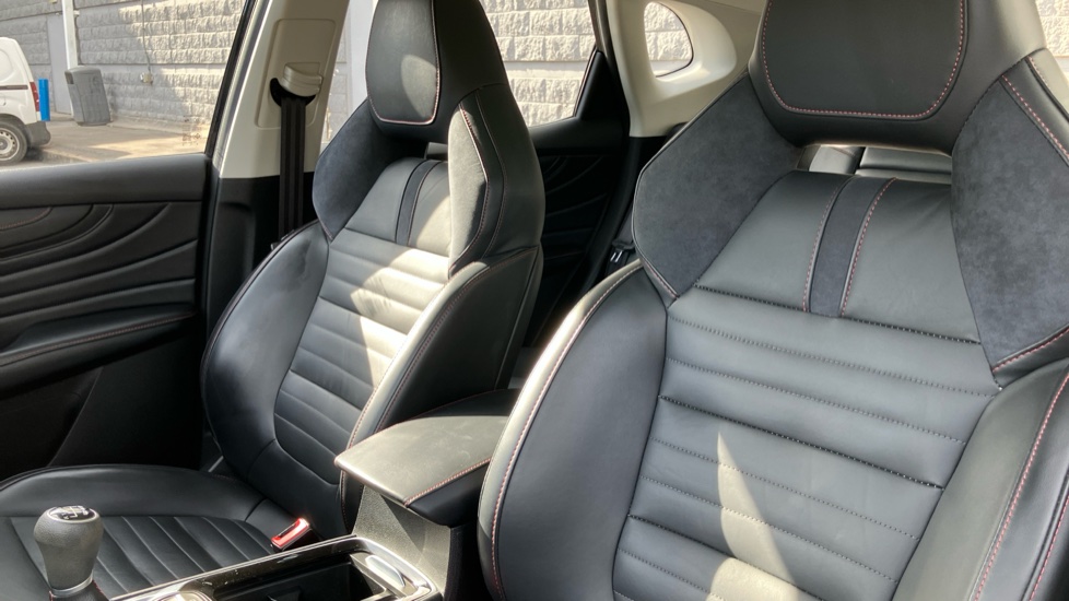 MG HS 1.5 T-GDI Exclusive 5dr Petrol Hatchback - Image 59