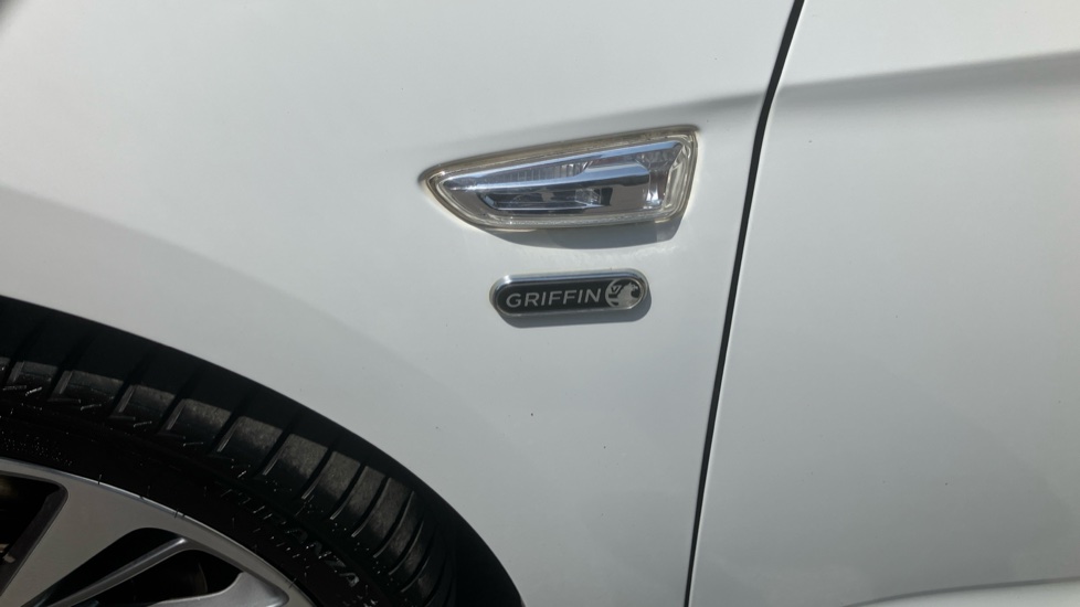 Vauxhall Astra 1.2 Turbo 145 Griffin Edition 5dr Petrol Hatchback - Image 42