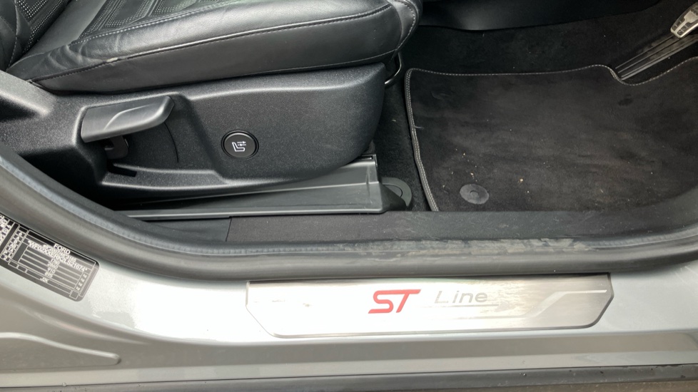 Ford Puma 1.0 EcoBoost Hybrid mHEV 155 ST-Line Vignale 5dr Petrol Hatchback - Image 36
