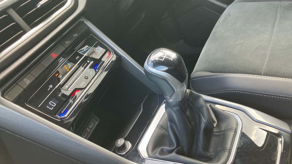 Volkswagen T-Roc 1.0 TSI Style 5dr Petrol Hatchback - Image 13