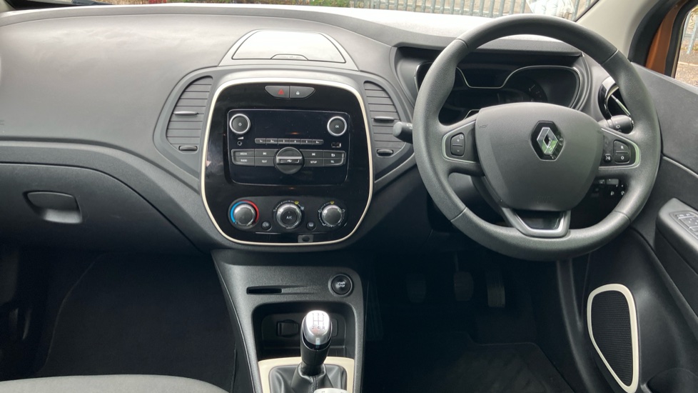 Renault Captur 0.9 TCE 90 Play 5dr Petrol Hatchback - Image 10