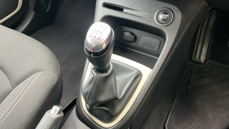 Renault Captur 0.9 TCE 90 Play 5dr Petrol Hatchback - Image 13