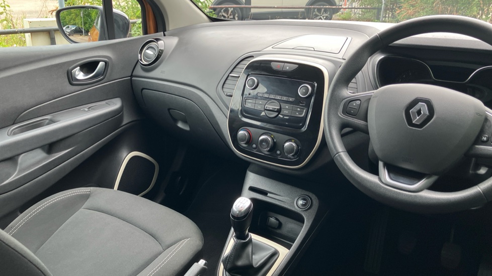 Renault Captur 0.9 TCE 90 Play 5dr Petrol Hatchback - Image 14