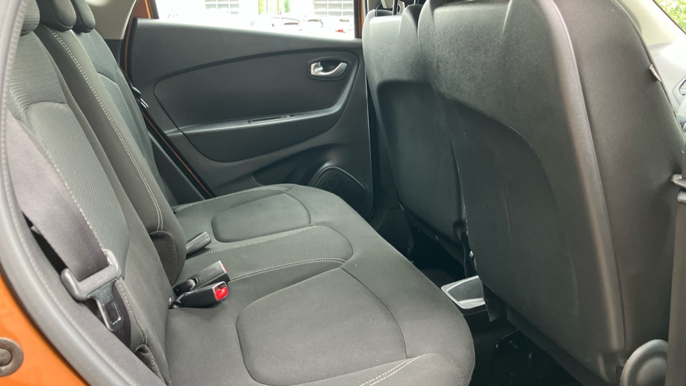 Renault Captur 0.9 TCE 90 Play 5dr Petrol Hatchback - Image 16