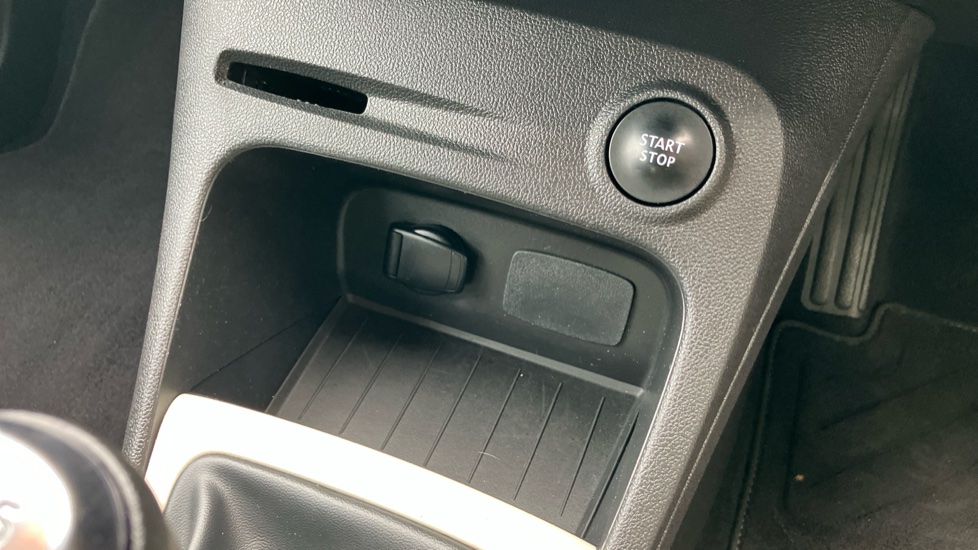 Renault Captur 0.9 TCE 90 Play 5dr Petrol Hatchback - Image 27