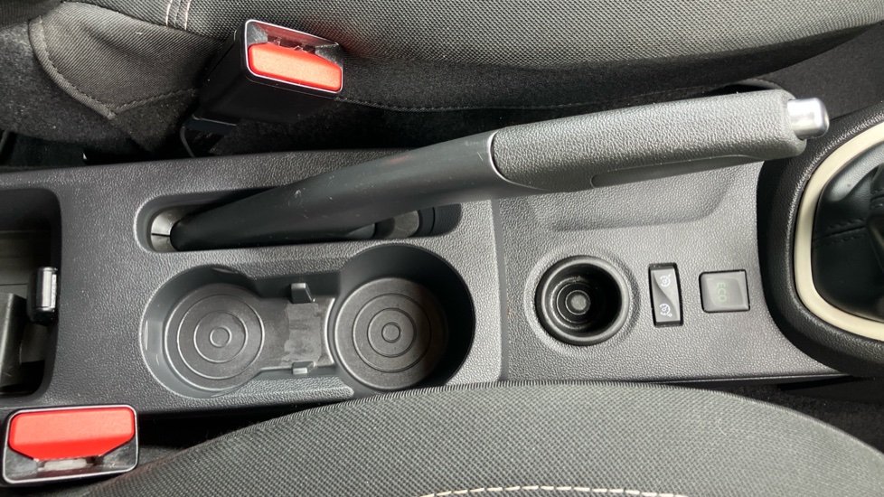 Renault Captur 0.9 TCE 90 Play 5dr Petrol Hatchback - Image 28