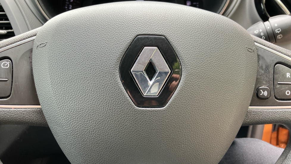 Renault Captur 0.9 TCE 90 Play 5dr Petrol Hatchback - Image 31