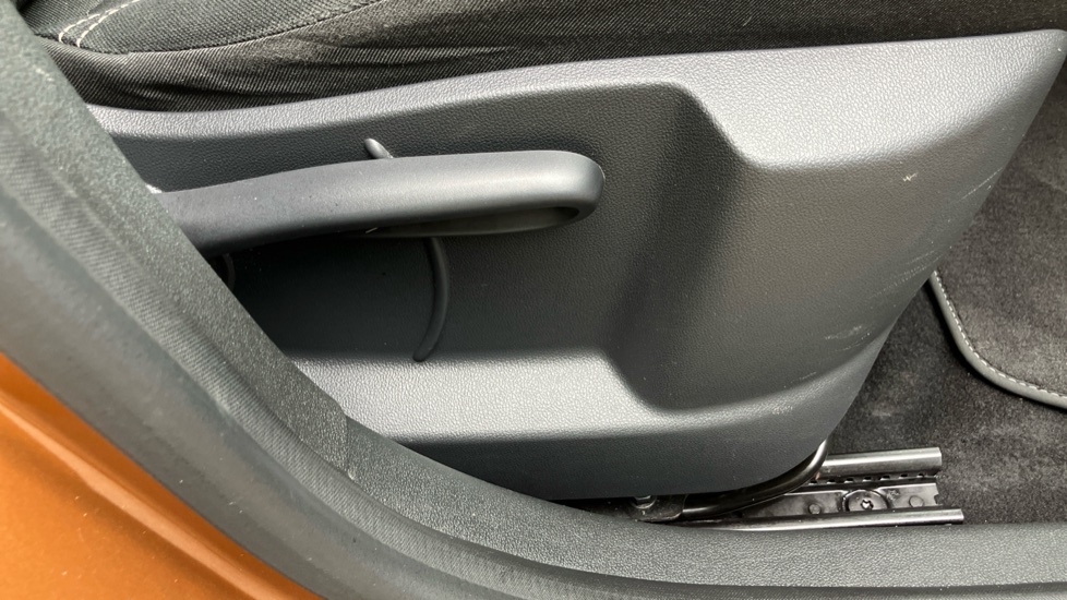 Renault Captur 0.9 TCE 90 Play 5dr Petrol Hatchback - Image 34