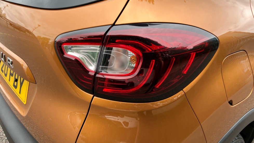 Renault Captur 0.9 TCE 90 Play 5dr Petrol Hatchback - Image 37
