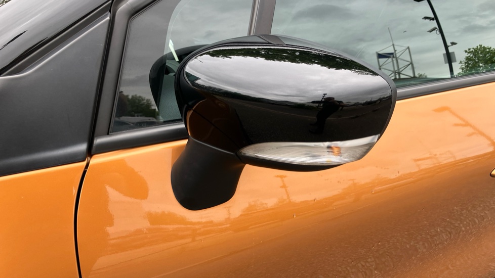 Renault Captur 0.9 TCE 90 Play 5dr Petrol Hatchback - Image 41
