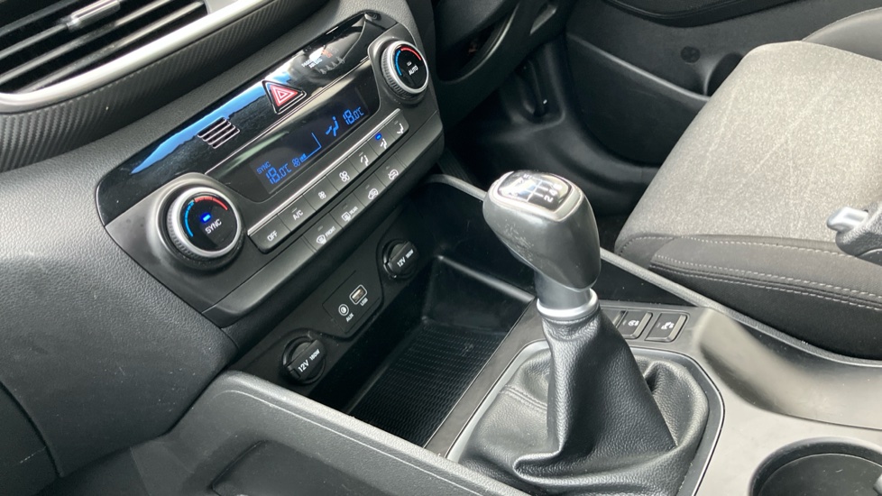 Hyundai TUCSON 1.6 GDi SE Nav 5dr 2WD Petrol Estate - Image 13