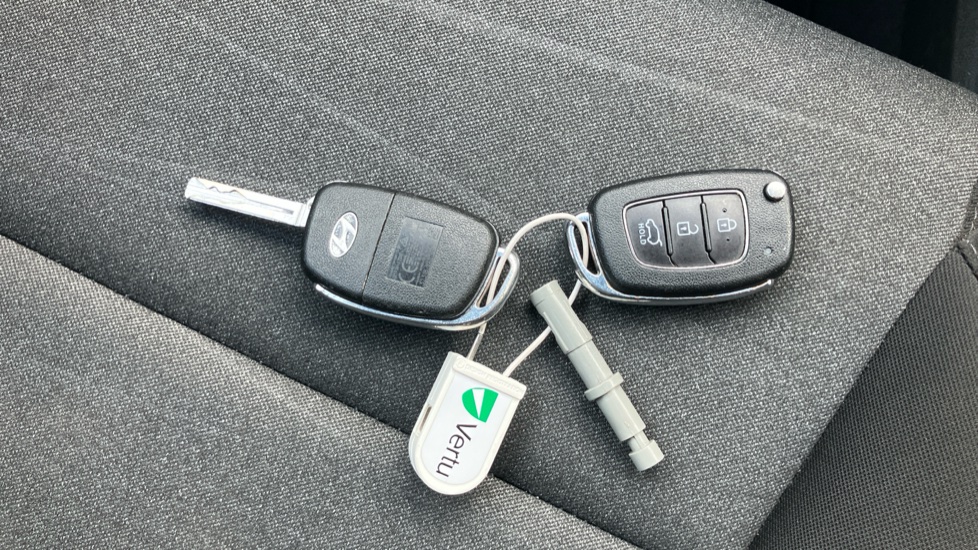 Hyundai TUCSON 1.6 GDi SE Nav 5dr 2WD Petrol Estate - Image 20