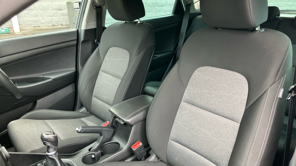 Hyundai TUCSON 1.6 GDi SE Nav 5dr 2WD Petrol Estate - Image 47