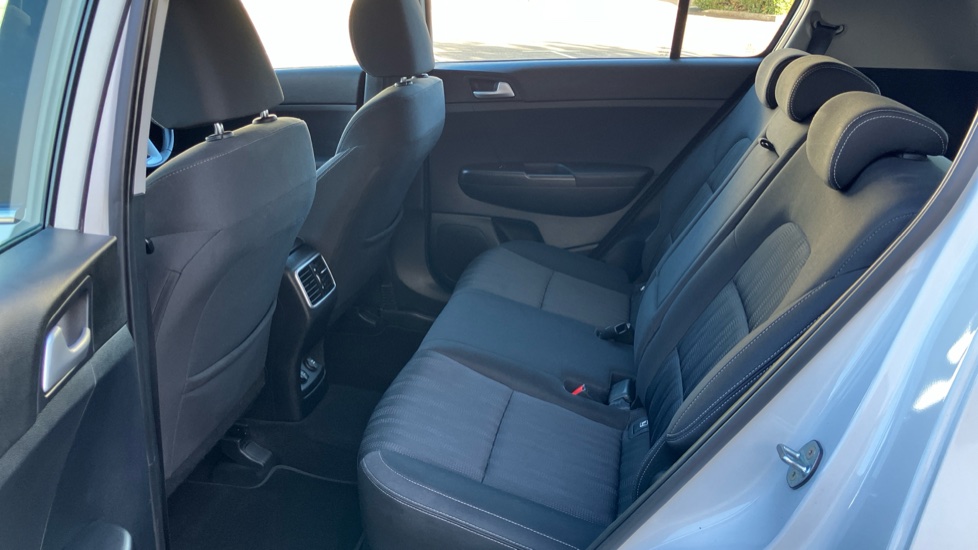 Kia Sportage 1.6 GDi ISG 1 5dr Petrol Estate - Image 16
