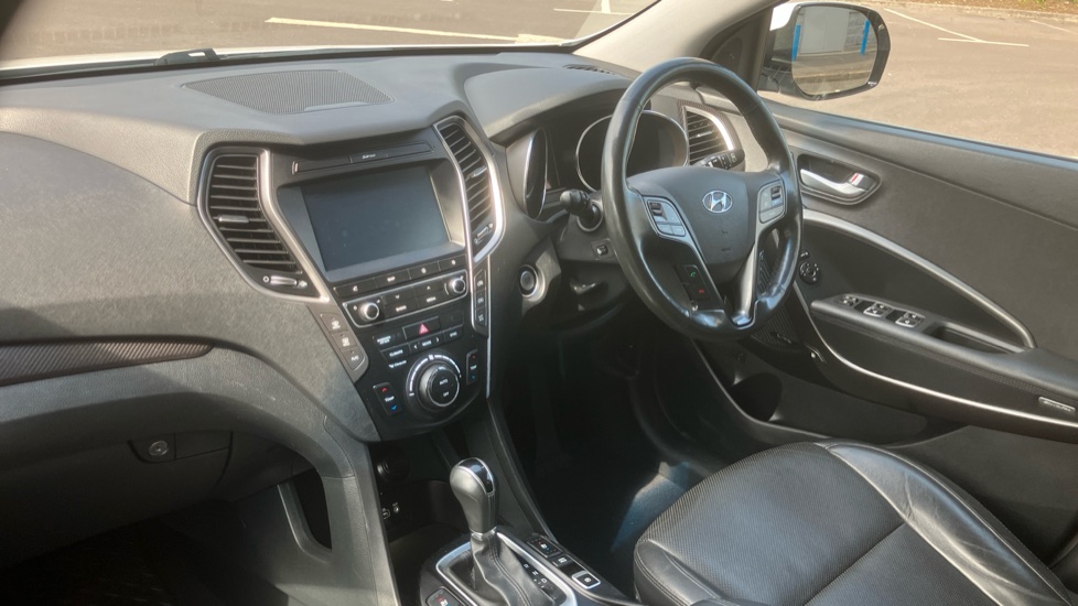 Hyundai SANTA FE 2.2 CRDi Blue Drive Premium SE 5dr Auto [7 Seats] Diesel Estate - Image 9