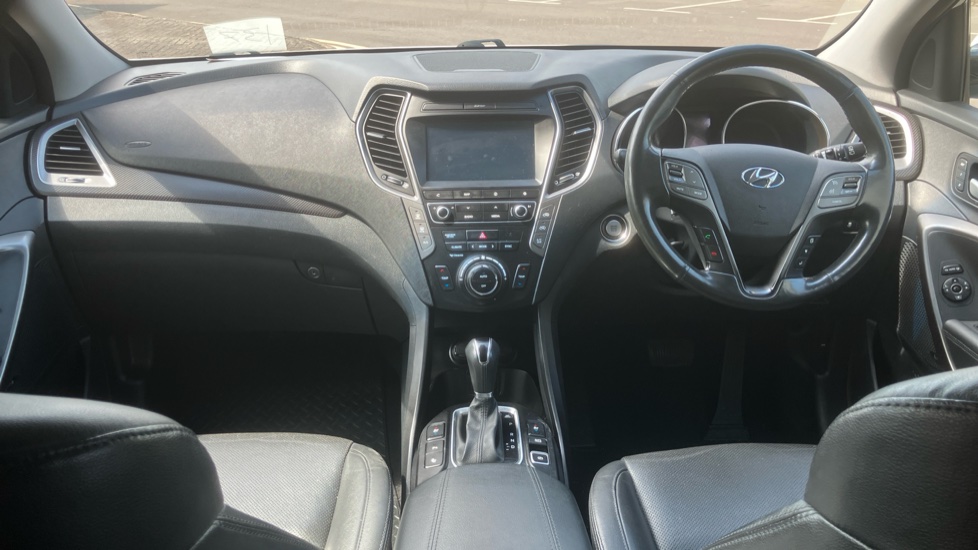 Hyundai SANTA FE 2.2 CRDi Blue Drive Premium SE 5dr Auto [7 Seats] Diesel Estate - Image 10