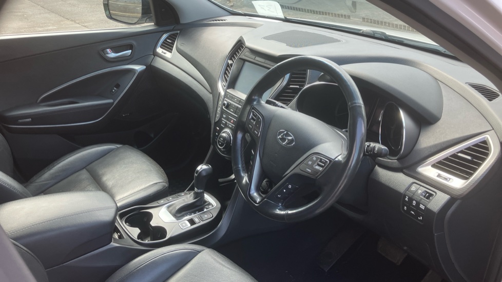 Hyundai SANTA FE 2.2 CRDi Blue Drive Premium SE 5dr Auto [7 Seats] Diesel Estate - Image 11