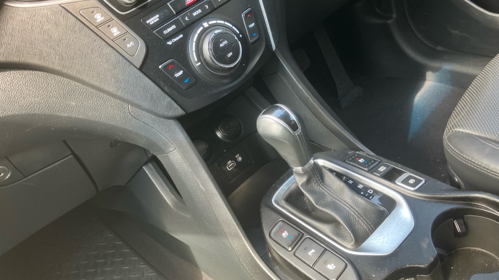 Hyundai SANTA FE 2.2 CRDi Blue Drive Premium SE 5dr Auto [7 Seats] Diesel Estate - Image 13