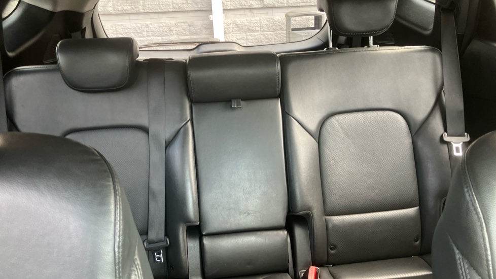 Hyundai SANTA FE 2.2 CRDi Blue Drive Premium SE 5dr Auto [7 Seats] Diesel Estate - Image 15