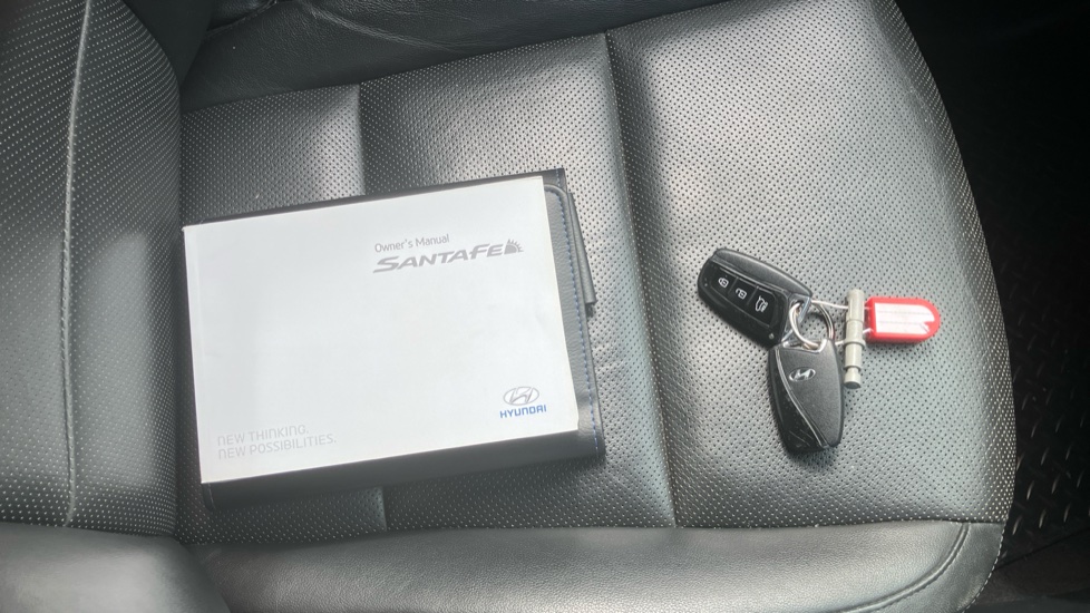 Hyundai SANTA FE 2.2 CRDi Blue Drive Premium SE 5dr Auto [7 Seats] Diesel Estate - Image 19