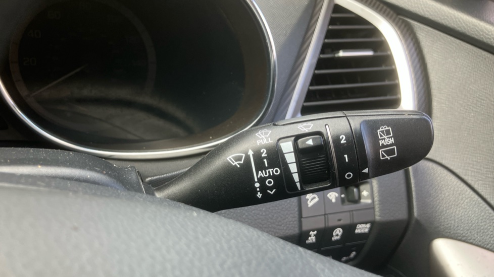 Hyundai SANTA FE 2.2 CRDi Blue Drive Premium SE 5dr Auto [7 Seats] Diesel Estate - Image 27