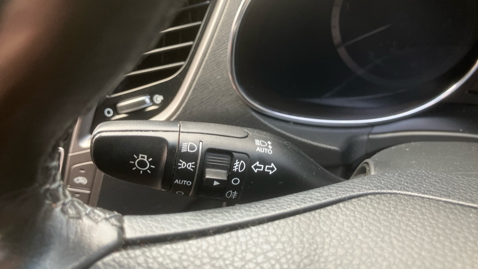 Hyundai SANTA FE 2.2 CRDi Blue Drive Premium SE 5dr Auto [7 Seats] Diesel Estate - Image 28