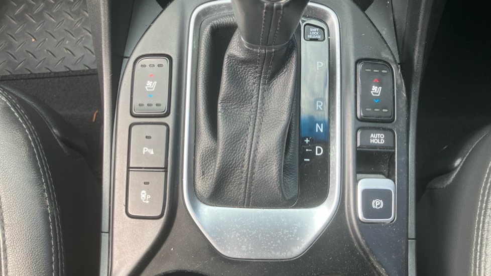 Hyundai SANTA FE 2.2 CRDi Blue Drive Premium SE 5dr Auto [7 Seats] Diesel Estate - Image 31