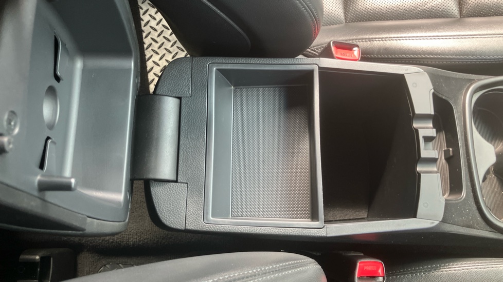 Hyundai SANTA FE 2.2 CRDi Blue Drive Premium SE 5dr Auto [7 Seats] Diesel Estate - Image 33