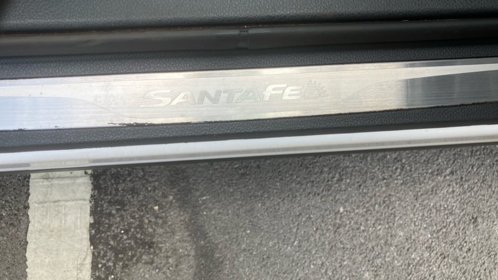 Hyundai SANTA FE 2.2 CRDi Blue Drive Premium SE 5dr Auto [7 Seats] Diesel Estate - Image 39