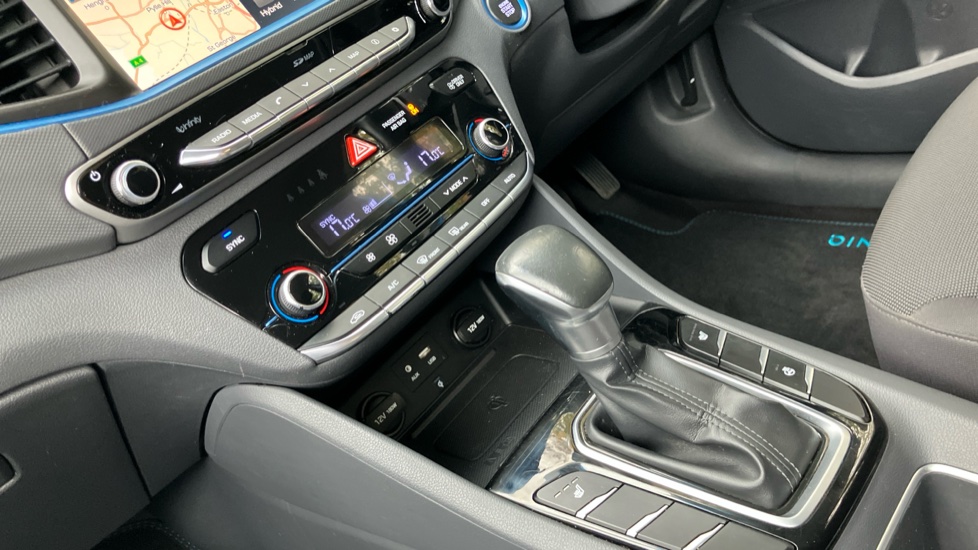 Hyundai IONIQ 1.6 GDi Hybrid Premium 5dr DCT Hybrid Hatchback - Image 13