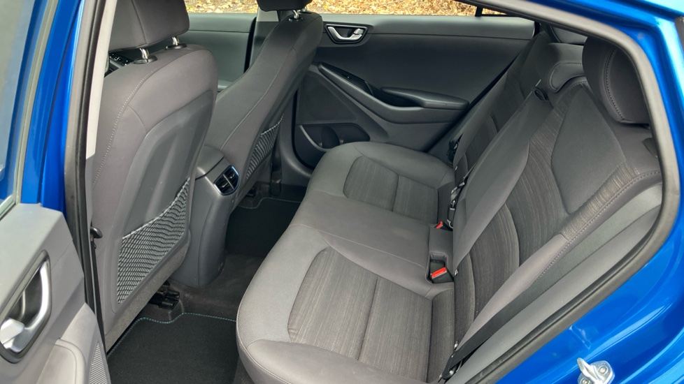 Hyundai IONIQ 1.6 GDi Hybrid Premium 5dr DCT Hybrid Hatchback - Image 16
