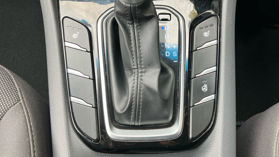 Hyundai IONIQ 1.6 GDi Hybrid Premium 5dr DCT Hybrid Hatchback - Image 32