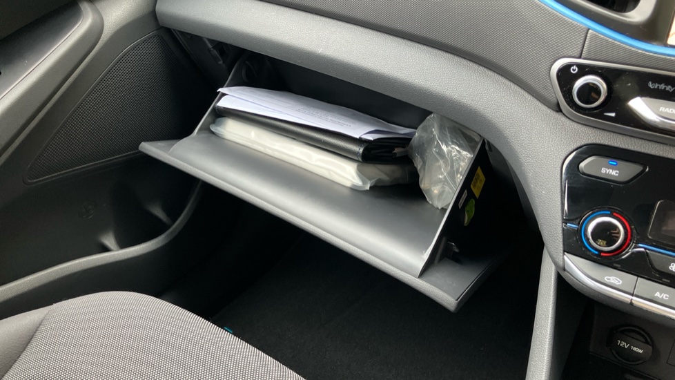Hyundai IONIQ 1.6 GDi Hybrid Premium 5dr DCT Hybrid Hatchback - Image 34